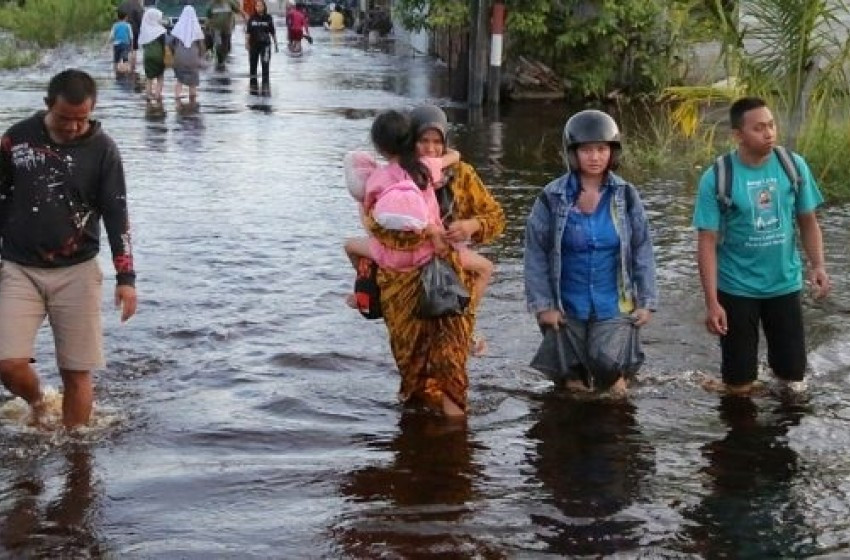 Konten Kalteng: Membaca Debit Air Sungai Rungan Naik, Warga Kelurahan Marang Diminta Waspadai Banjir